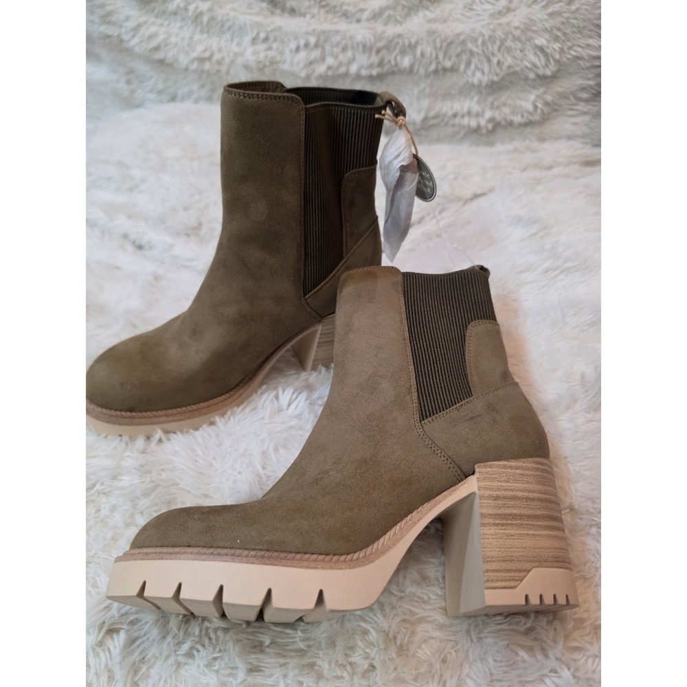 NWT MIA Novie Platform Chelsea Boots - Olive Taupe Suede - Women's Size 7.5